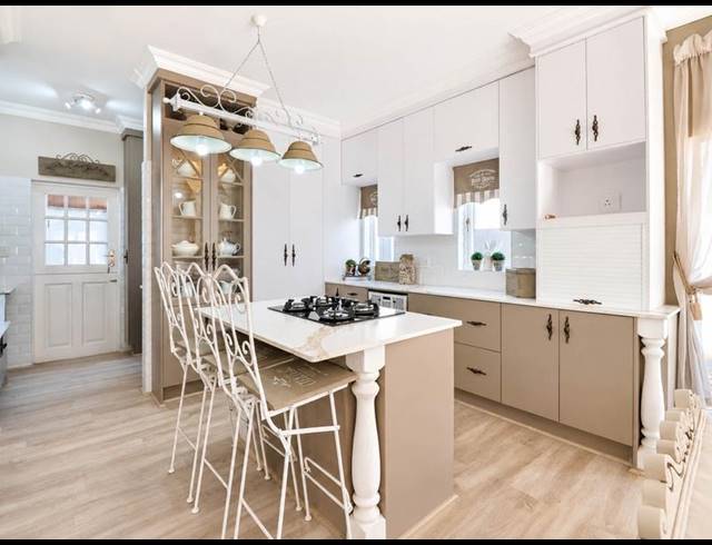 4 BEDROOM TOWNHOUSE FOR SALE IN MIDSTREAM ESTATE